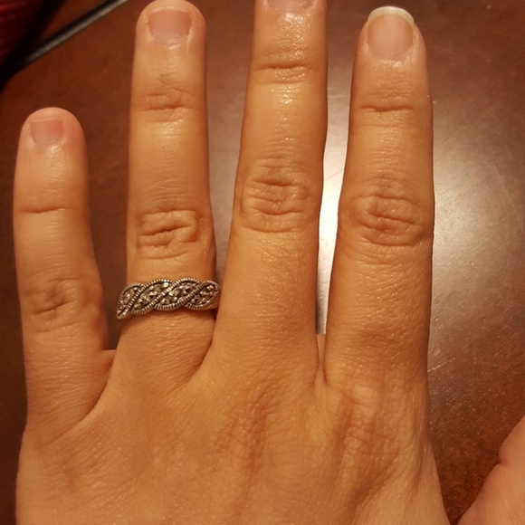 Sterling Silver Marcasite Ring - Picture 3 of 3